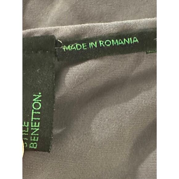 UNITED COLORS OF BENETTON Three Piece Gray Pinstripe Suit Skirt Jacket Shirt - Picture 6 of 7